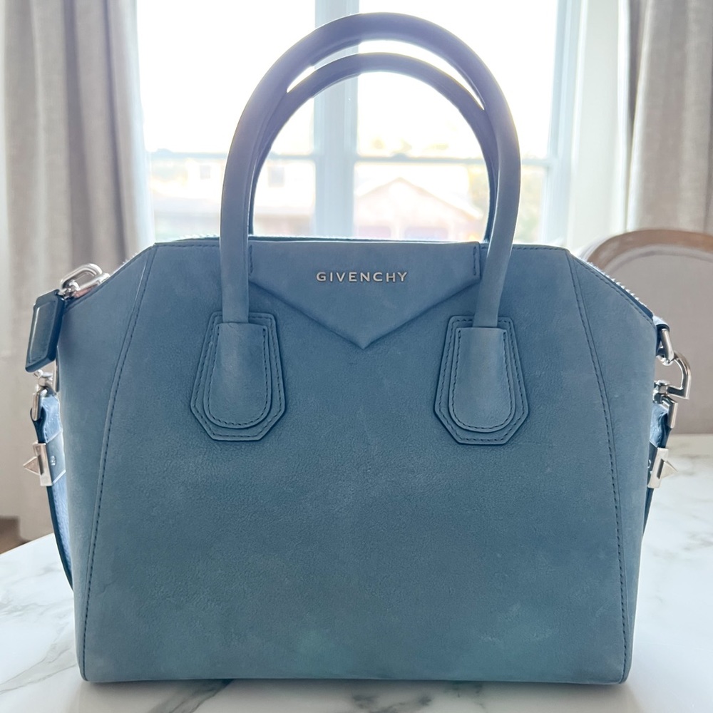 Givenchy Antigona Medium / Baby Blue